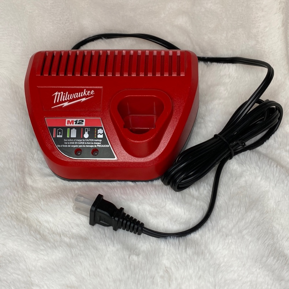 Milwaukee M12 12- Volt Lithium-Ion Battery Charger